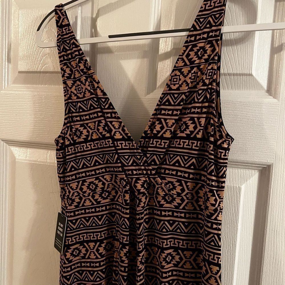 Express Aztec Print V-neck Maxi Dress
Women's Size medium nwt - Picture 4 of 9